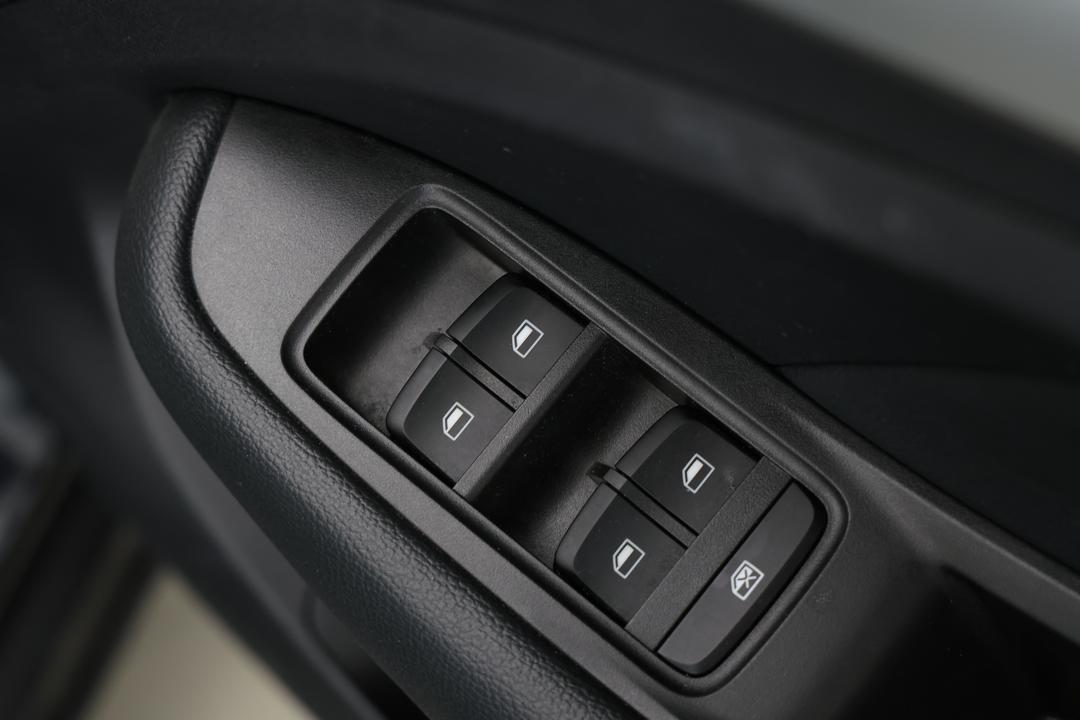 2023 MG ZS Excite, Automatic, 20643 km, Drivers Side Door Panel Controls