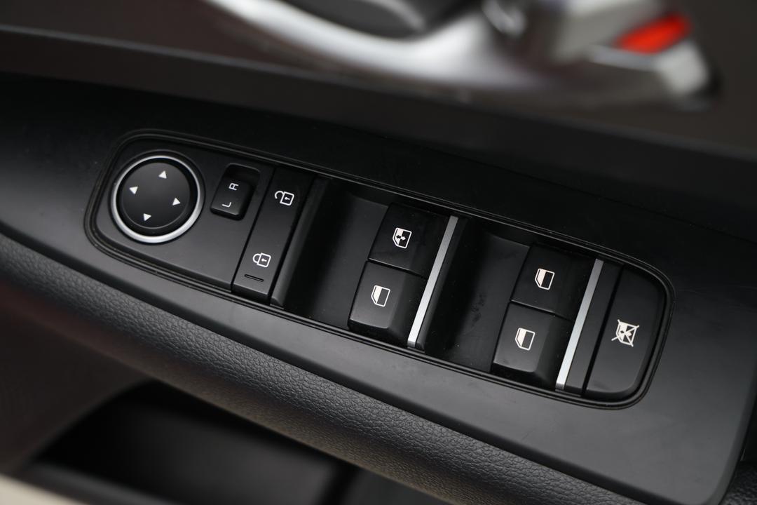 2020 Kia Cerato S, Automatic, 47333 km, Drivers Side Door Panel Controls