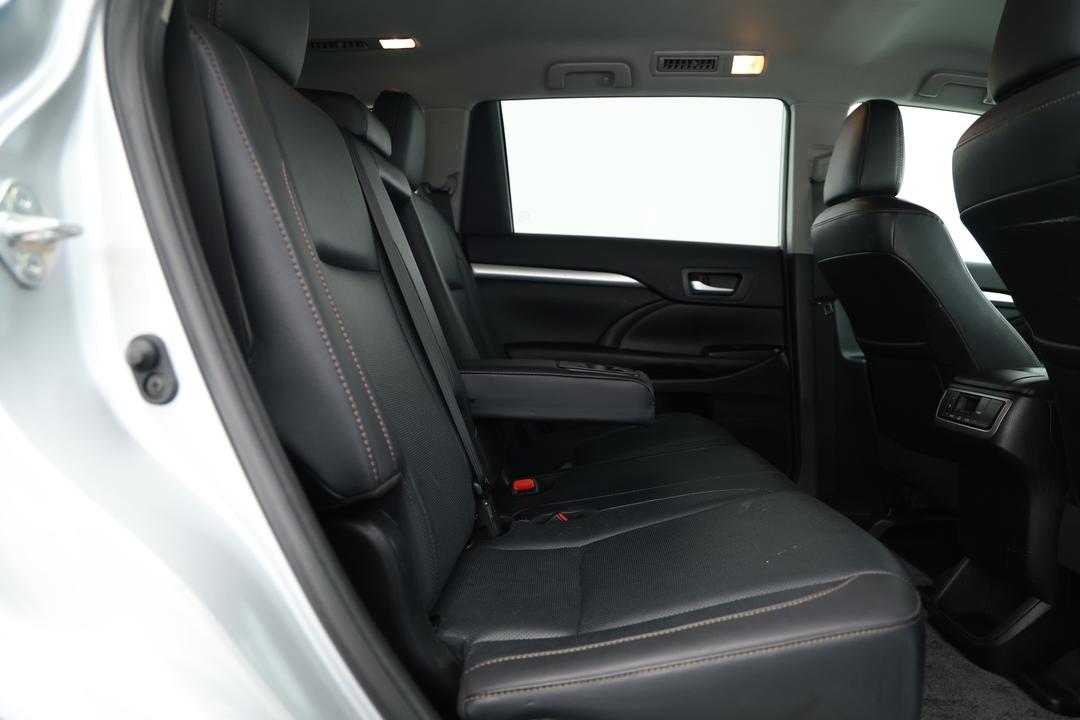 2019 Toyota Kluger Gxl (4x2), Automatic, 102575 km, Right Side Rear Door Cabin View