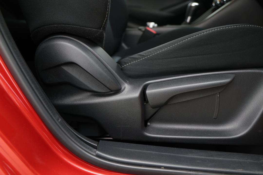 2022 Mazda CX-3 Maxx Sport (FWD), Automatic, 37280 km, Drivers Side Adjustment Panel