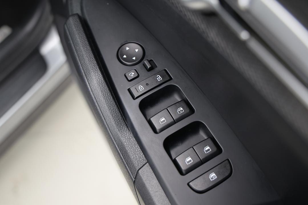 2023 Kia Sportage S (FWD), Automatic, 34290 km, Drivers Side Door Panel Controls
