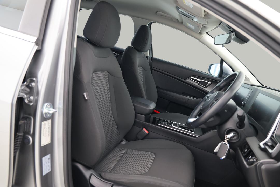 2023 Kia Sportage S (FWD), Automatic, 34290 km, Right Side Front Door Cabin View