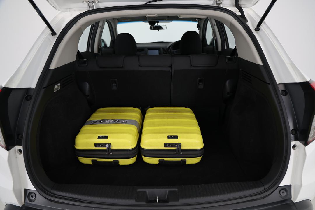 2019 Honda HR-V Vti, Automatic, 116839 km, Boot Inside View with Luggage