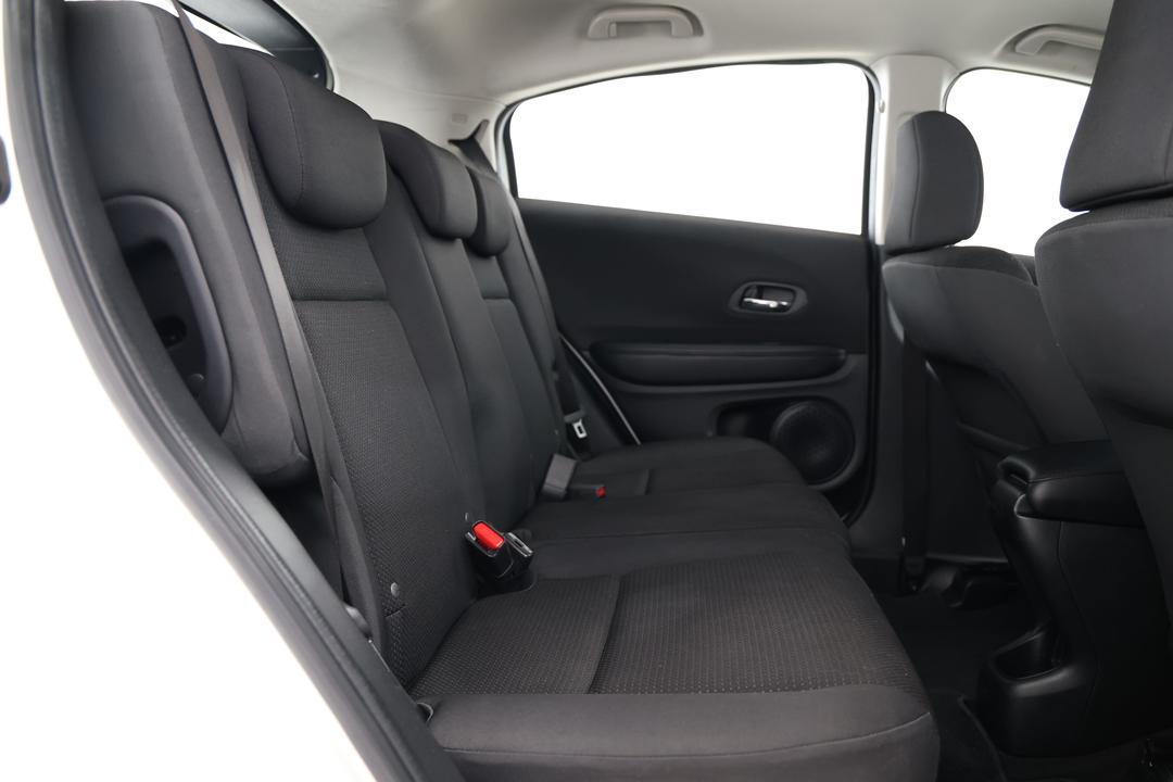 2019 Honda HR-V Vti, Automatic, 116839 km, Right Side Rear Door Cabin View