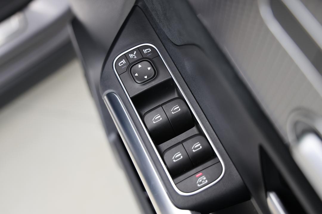 2022 Mercedes-benz Eqa 250, Automatic, 71587 km, Drivers Side Door Panel Controls