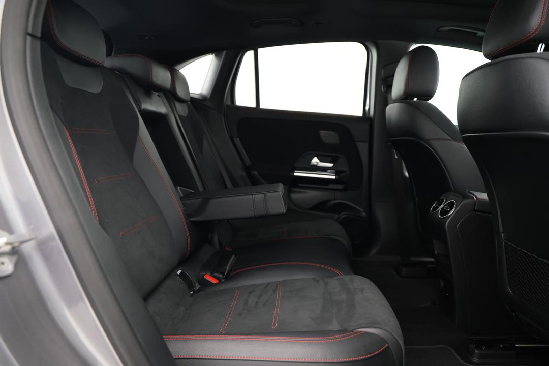 2022 Mercedes-benz Eqa 250, Automatic, 71587 km, Right Side Rear Door Cabin View