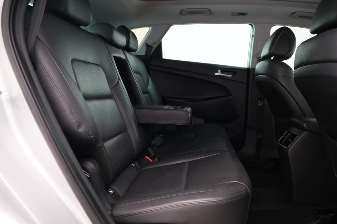 2015 Hyundai Tucson Highlander (AWD), Automatic, 144940 km, Right Side Rear Door Cabin View