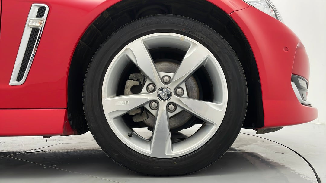 2016 Holden Commodore Sv6, Automatic, 102855 km, Right Front Wheel