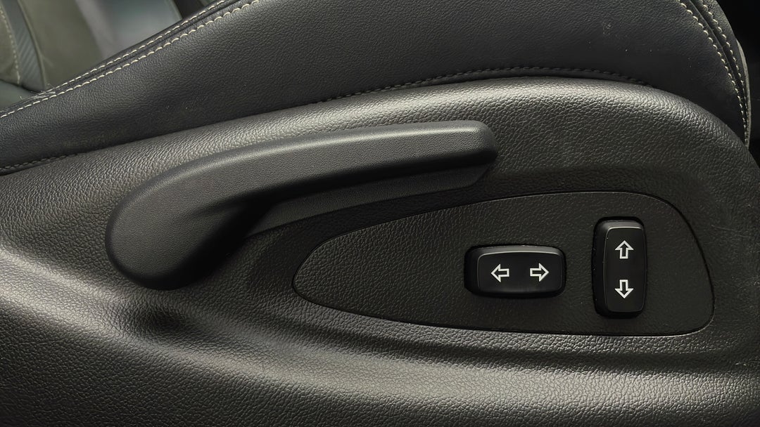 2016 Holden Commodore Sv6, Automatic, 102855 km, Drivers Side Adjustment Panel