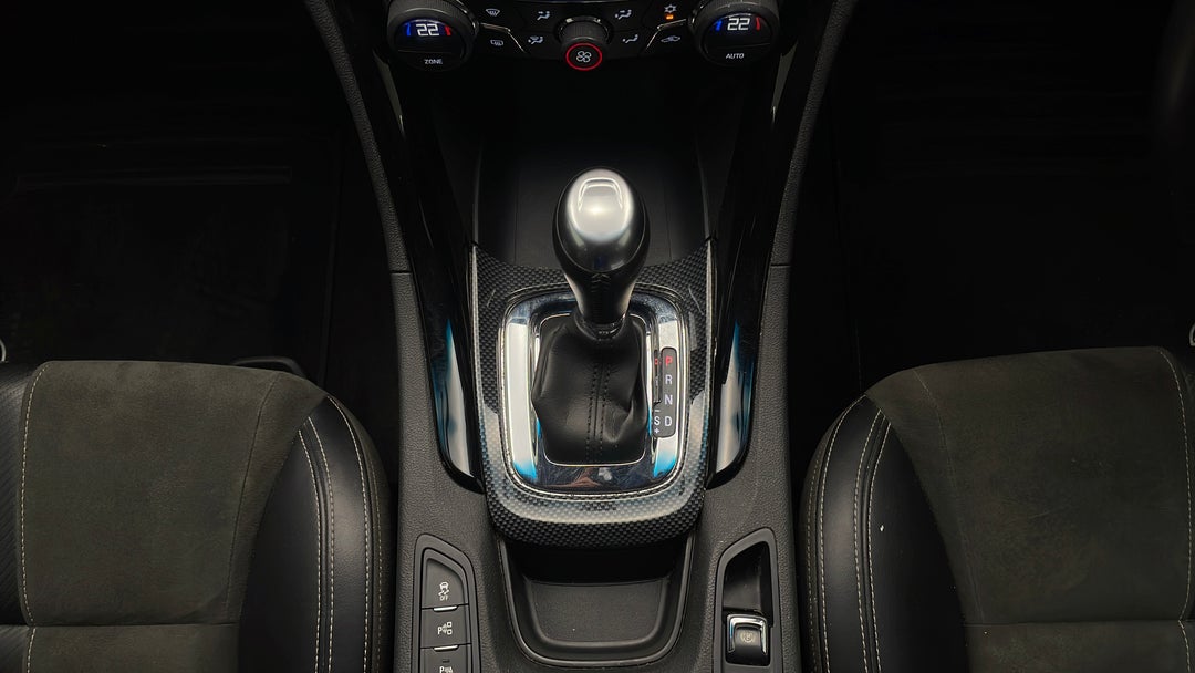 2016 Holden Commodore Sv6, Automatic, 102855 km, Gear Lever 