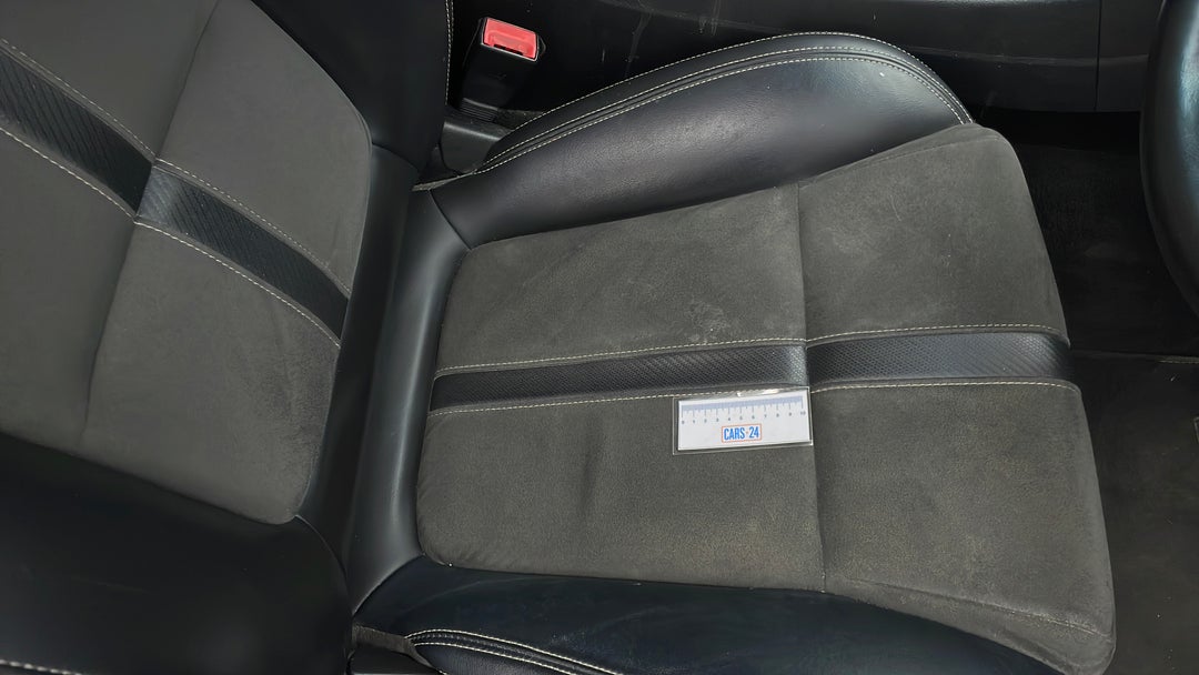 2016 Holden Commodore Sv6, Automatic, 102855 km, Seats Front RHS Stain