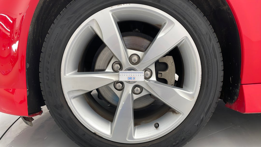 2016 Holden Commodore Sv6, Automatic, 102855 km, Wheels Rim Front LHS Gutter Rash