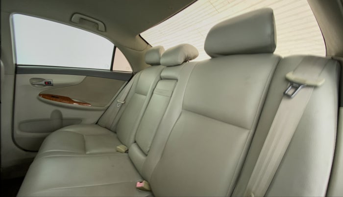 2011 Toyota Corolla Altis 1.8 G, Petrol, Manual, 67,066 km, Right Side Rear Door Cabin