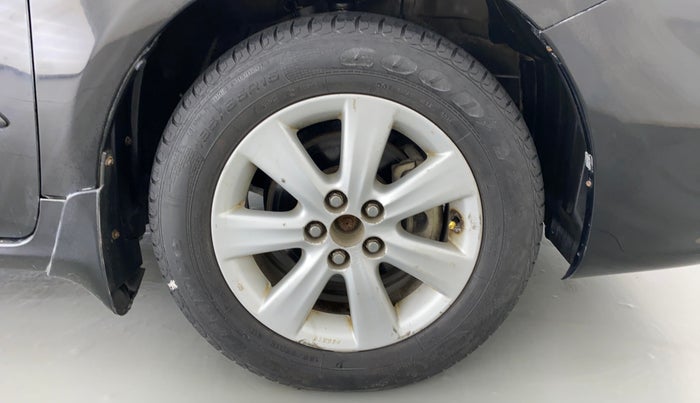 2011 Toyota Corolla Altis 1.8 G, Petrol, Manual, 67,066 km, Right Front Wheel