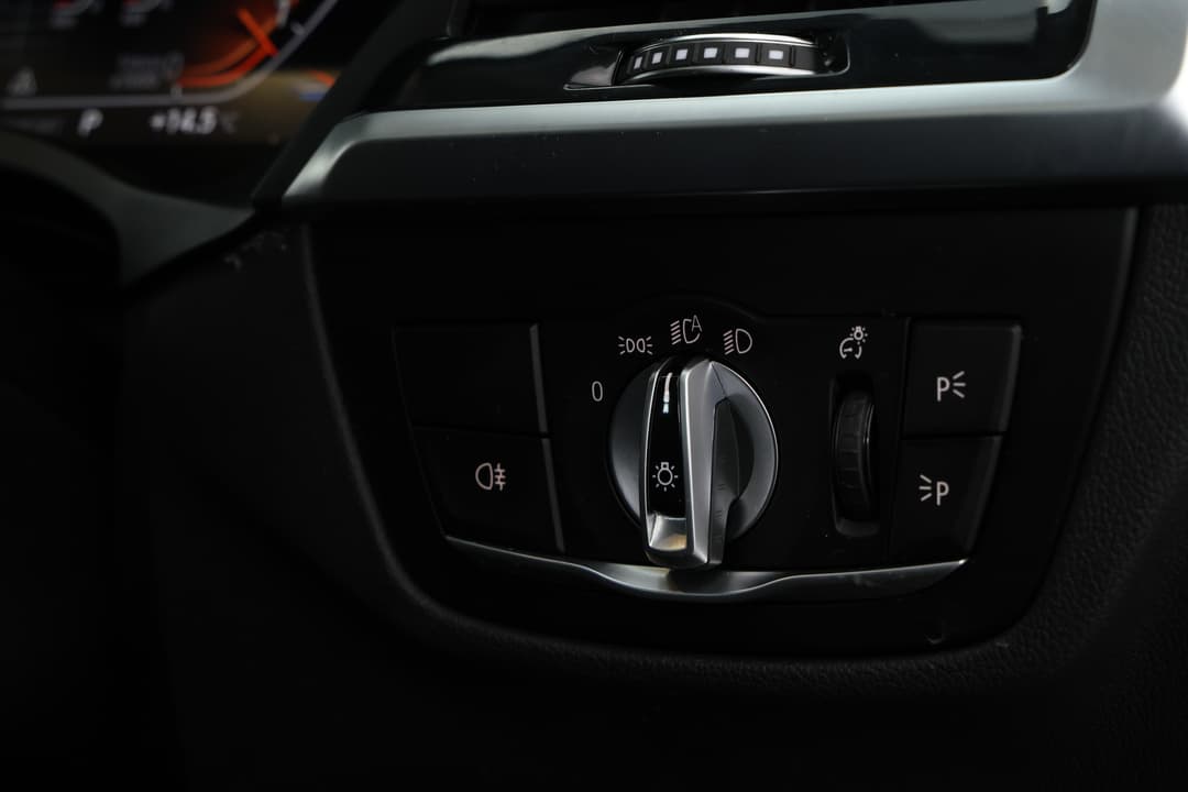 2019 BMW X3 xDrive20d, Automatic, 74068 km, Drivers Side Adjustment Panel
