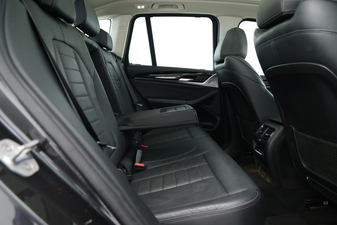 2019 BMW X3 xDrive20d, Automatic, 74068 km, Right Side Rear Door Cabin View
