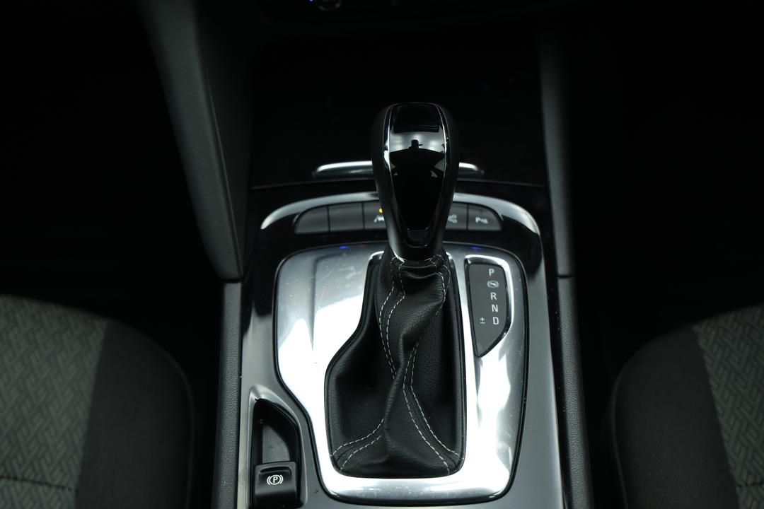 2020 Holden Commodore Lt, Automatic, 60830 km, Gear Lever 
