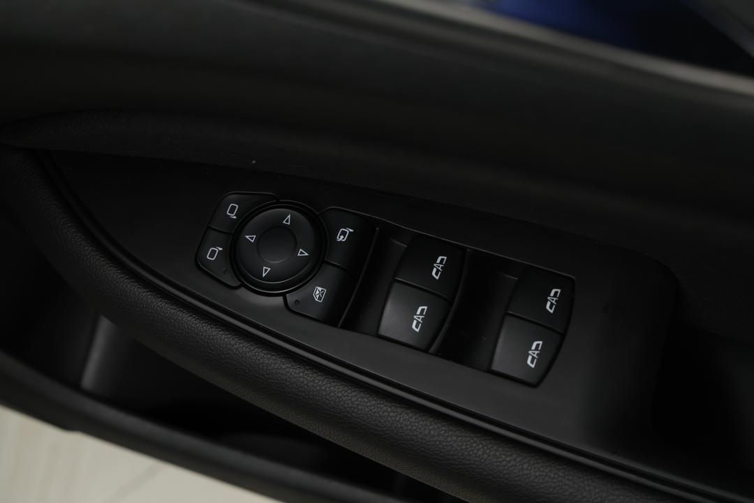 2020 Holden Commodore Lt, Automatic, 60830 km, Drivers Side Door Panel Controls