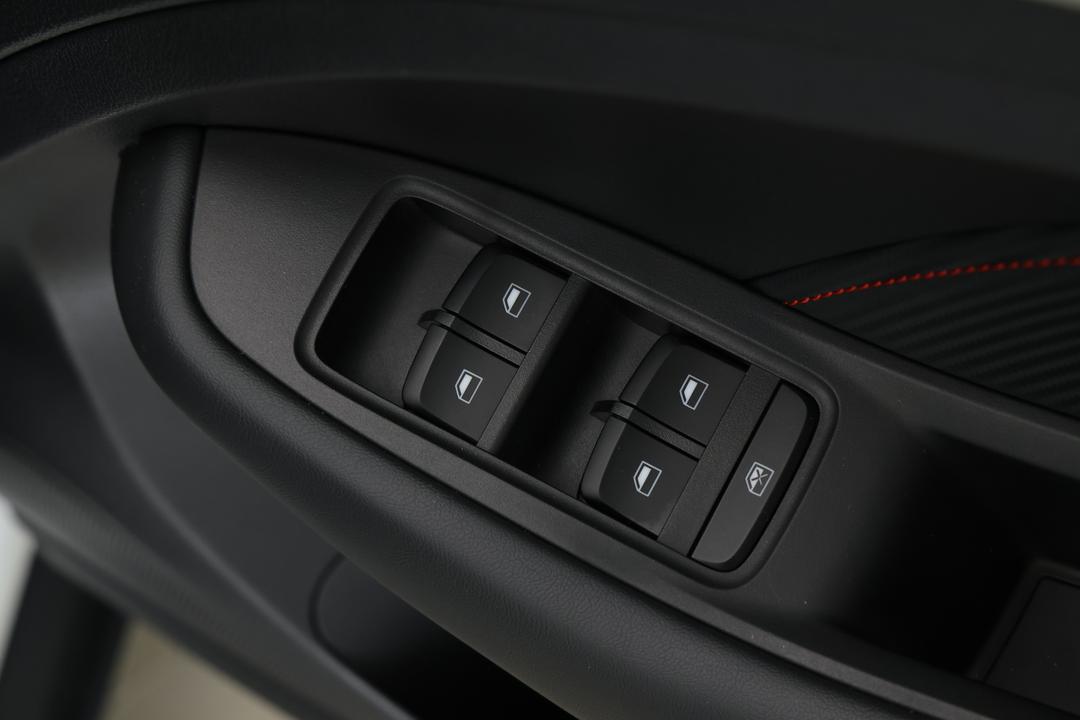 2020 MG Zst Excite, Automatic, 38490 km, Drivers Side Door Panel Controls