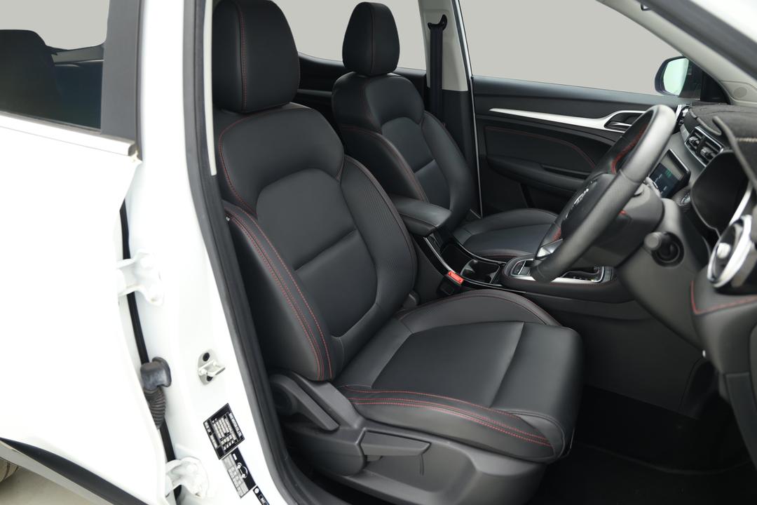 2020 MG Zst Excite, Automatic, 38490 km, Right Side Front Door Cabin View
