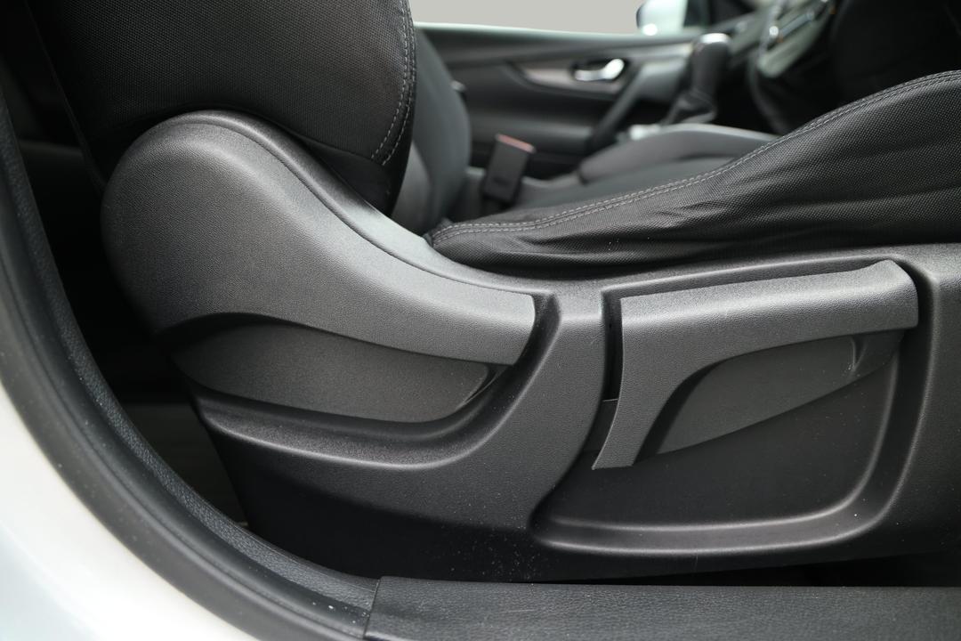 2018 Nissan X-trail St (2WD), Automatic, 106403 km, Right Side Front Door Cabin View