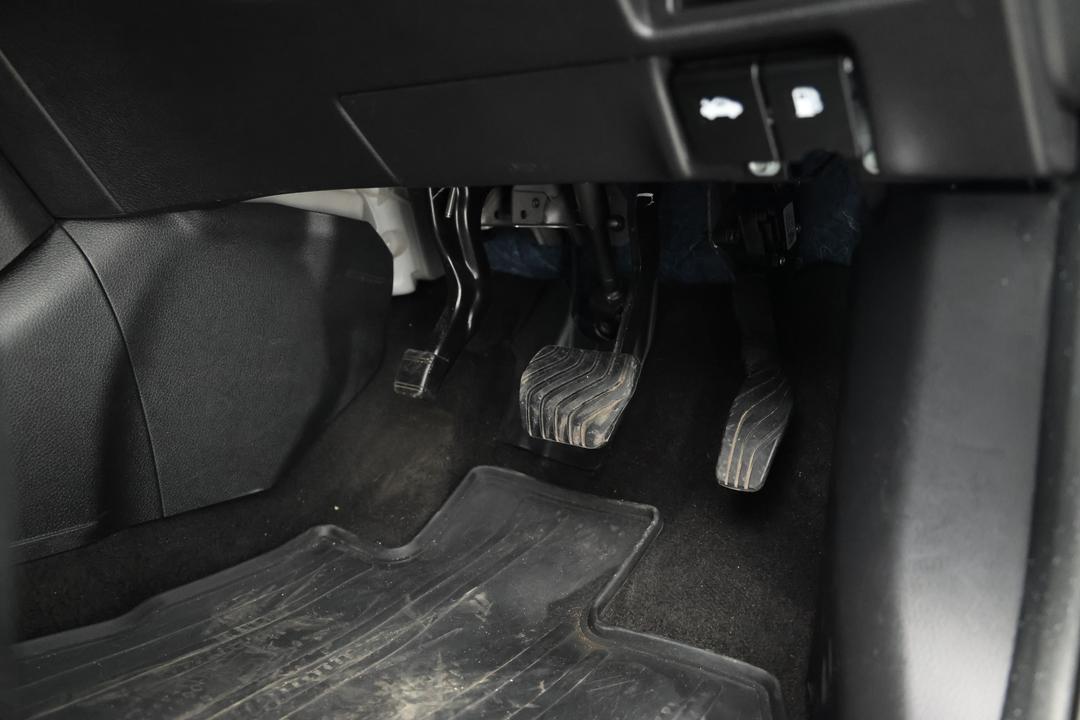 2018 Nissan X-trail St (2WD), Automatic, 106403 km, Pedals and Footmat