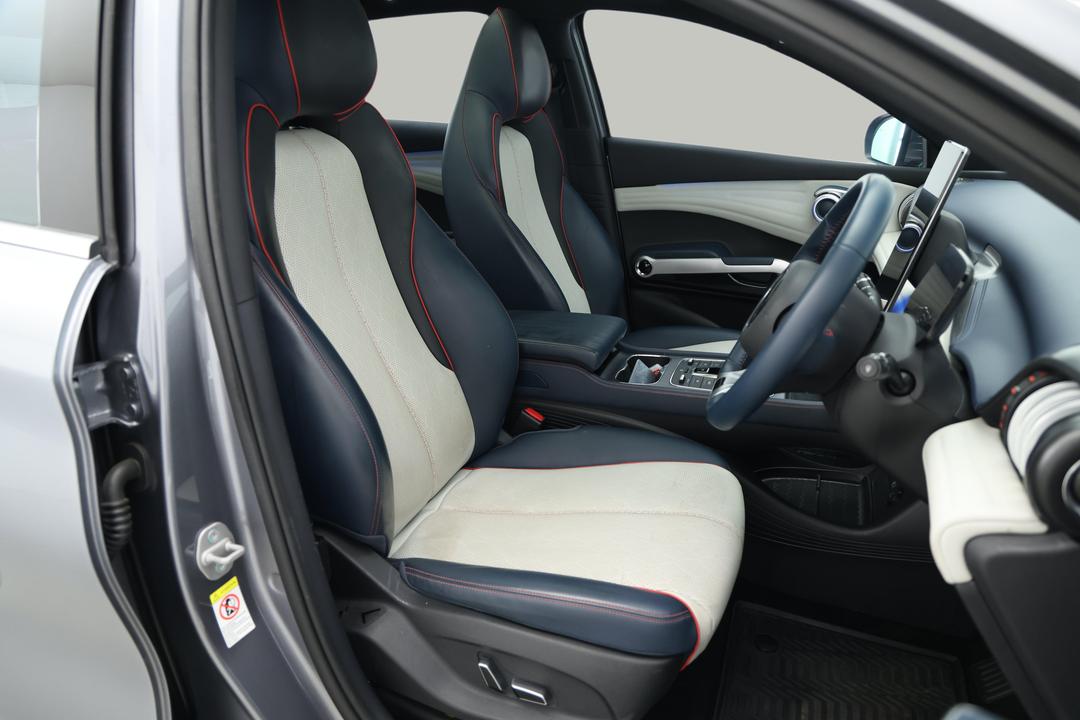 2023 Byd Atto 3 Extended Range, Automatic, 50051 km, Right Side Front Door Cabin View