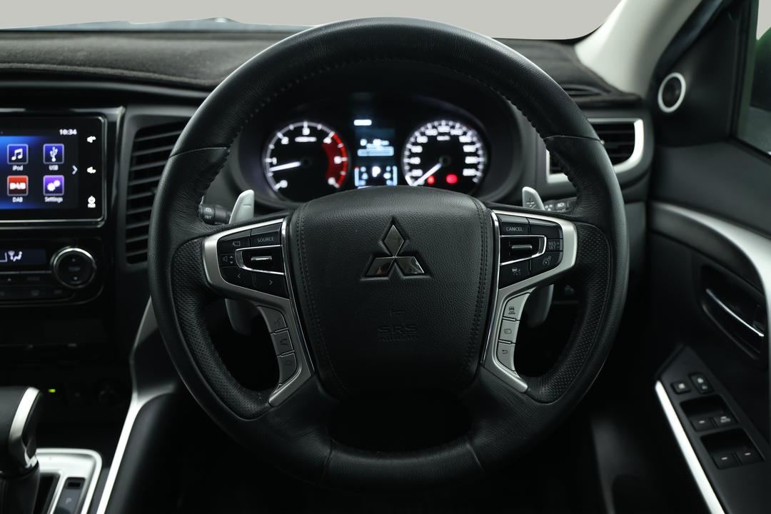2018 Mitsubishi Pajero Sport Exceed (4x4) 7 Seat, Automatic, 115332 km, Steering Wheel Close-up