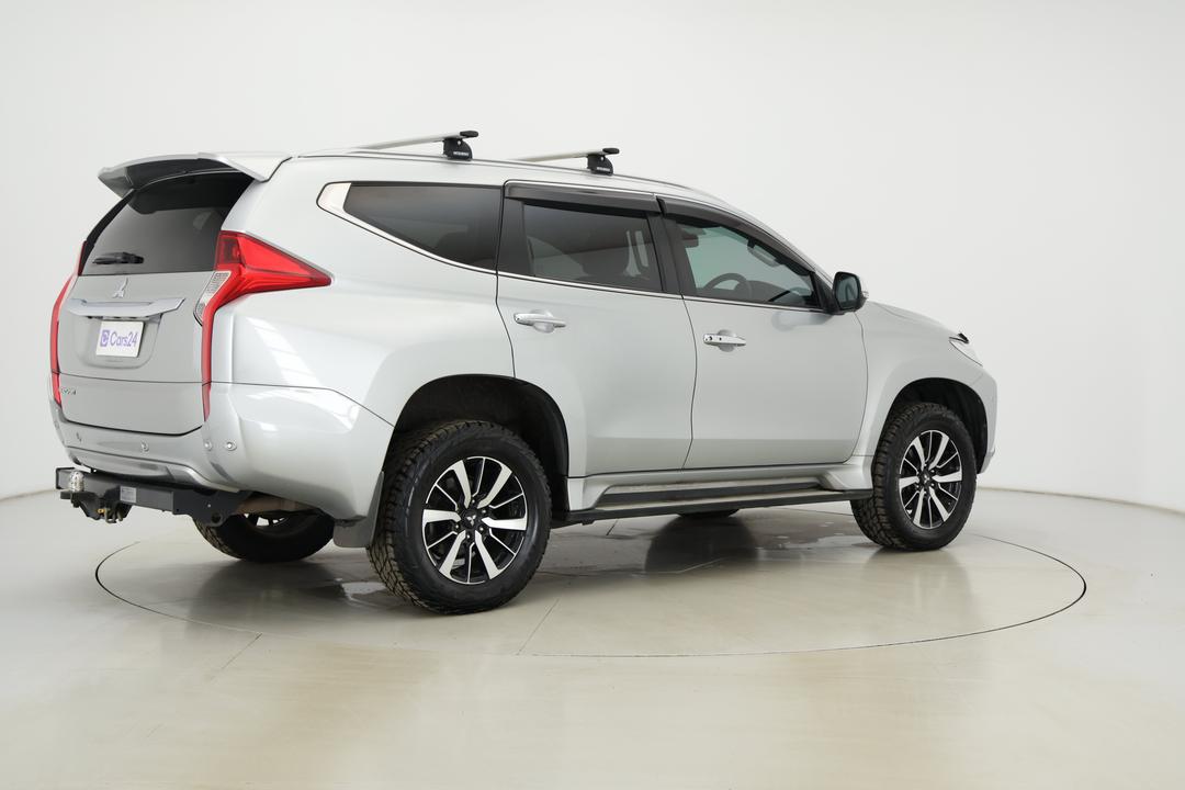 2018 Mitsubishi Pajero Sport Exceed (4x4) 7 Seat, Automatic, 115332 km, Right Back Diagonal (45- Degree) View