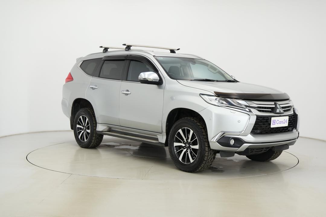2018 Mitsubishi Pajero Sport Exceed (4x4) 7 Seat, Automatic, 115332 km, Right Front Diagonal (45- Degree) View