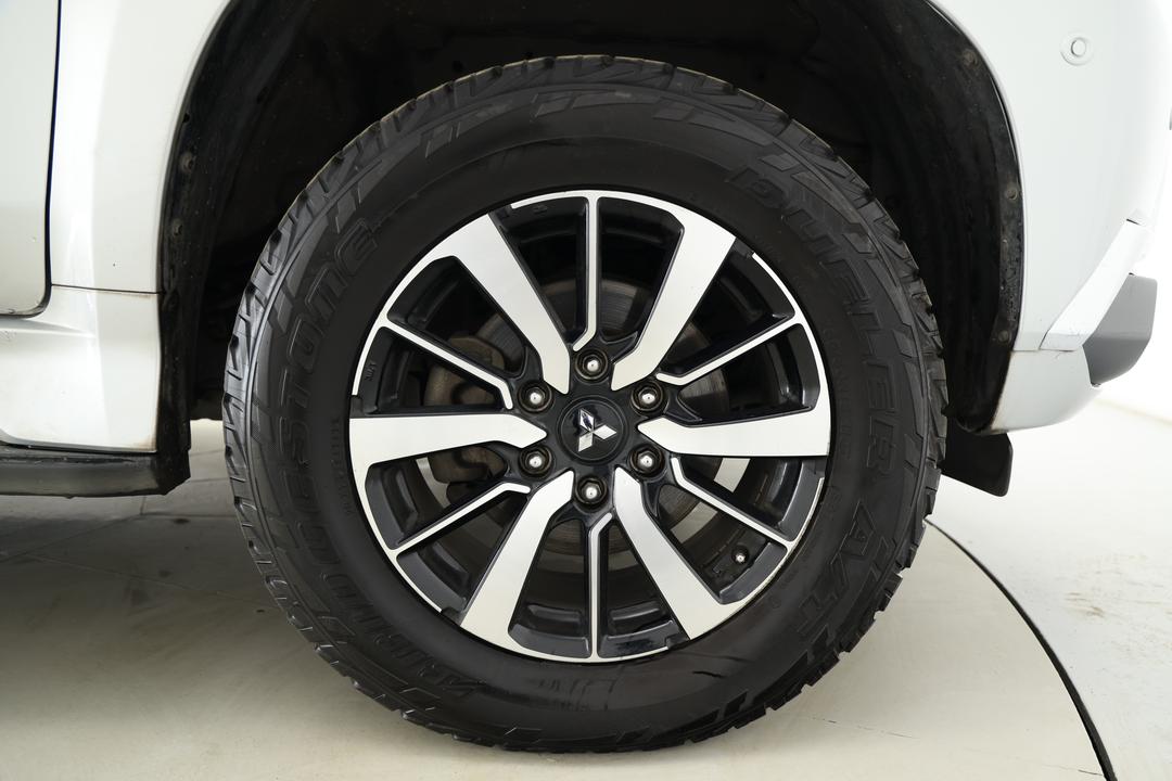 2018 Mitsubishi Pajero Sport Exceed (4x4) 7 Seat, Automatic, 115332 km, Right Front Wheel