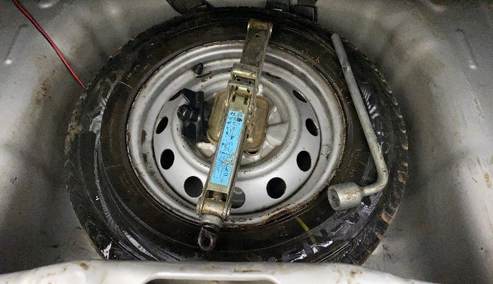 2015 Hyundai Eon ERA +, Petrol, Manual, 40,491 km, Dicky (Boot door) - Tool missing