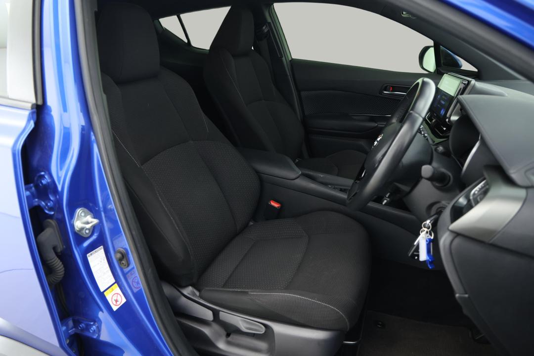 2019 Toyota C-HR (2WD), Automatic, 65867 km, Right Side Front Door Cabin View