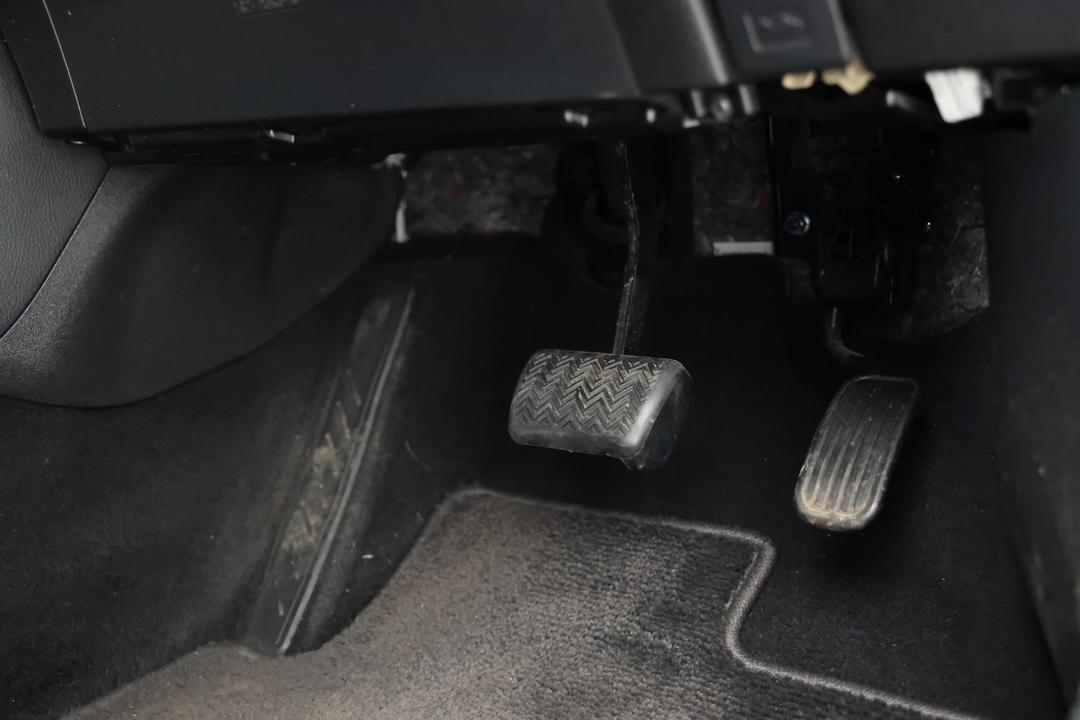 2019 Toyota C-HR (2WD), Automatic, 65867 km, Pedals and Footmat