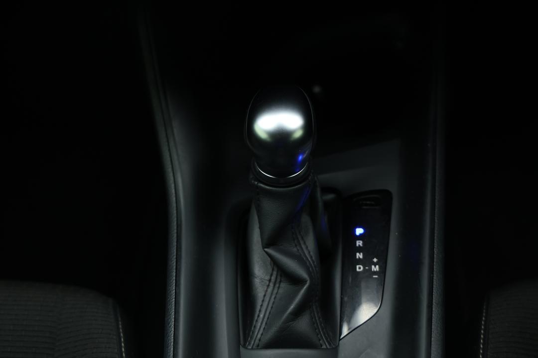 2019 Toyota C-HR (2WD), Automatic, 65867 km, Gear Lever 