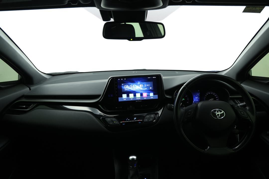2019 Toyota C-HR (2WD), Automatic, 65867 km, Dashboard View