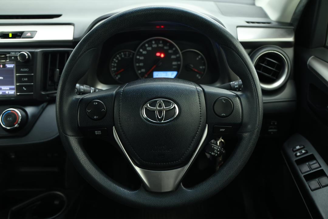 2017 Toyota RAV4 Gx (2WD), Automatic, 114101 km, Steering Wheel Close-up