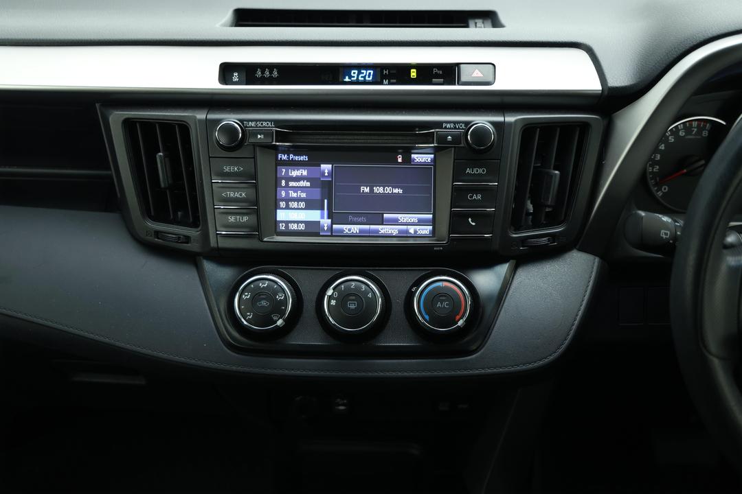 2017 Toyota RAV4 Gx (2WD), Automatic, 114101 km, Center Console
