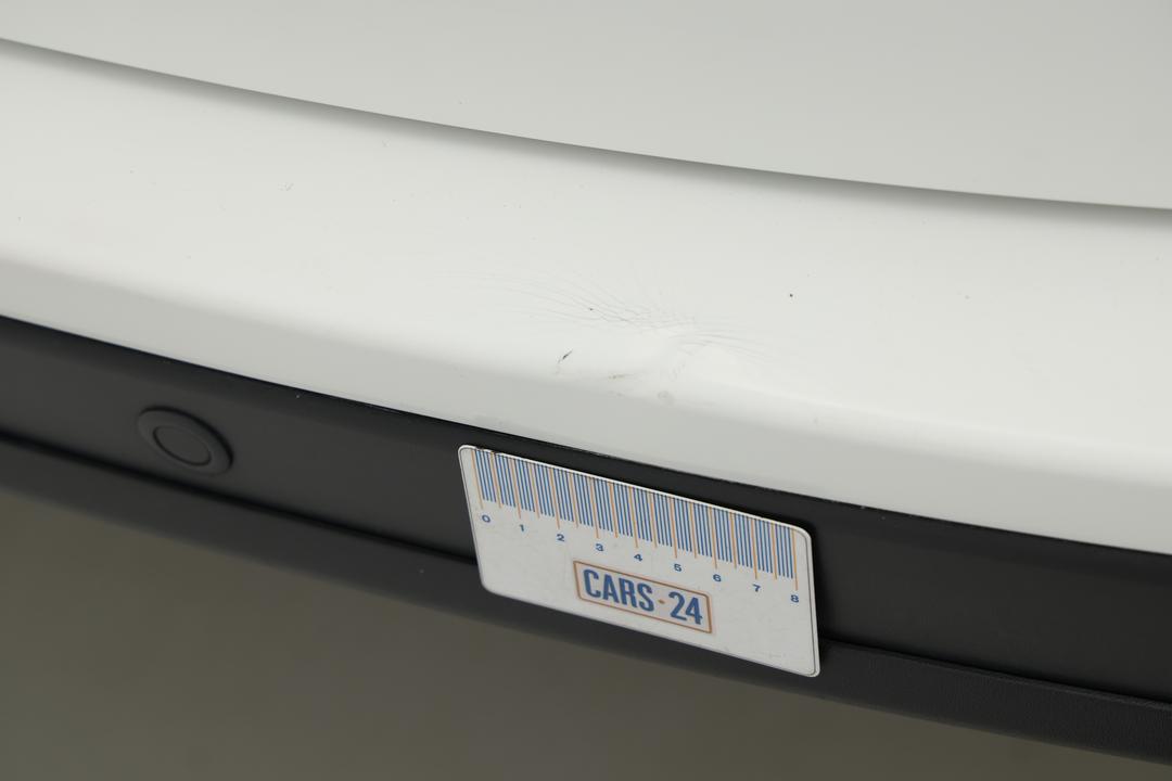2017 Toyota RAV4 Gx (2WD), Automatic, 114101 km, Bumper Rear Scratch