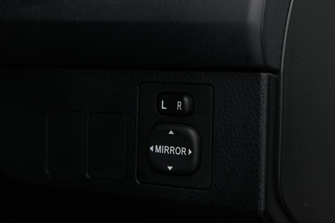 2017 Toyota RAV4 Gx (2WD), Automatic, 114101 km, Utility Switches/Buttons