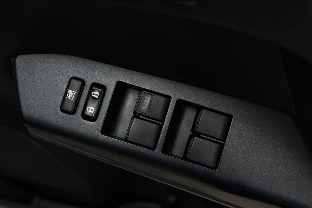 2017 Toyota RAV4 Gx (2WD), Automatic, 114101 km, Drivers Side Door Panel Controls
