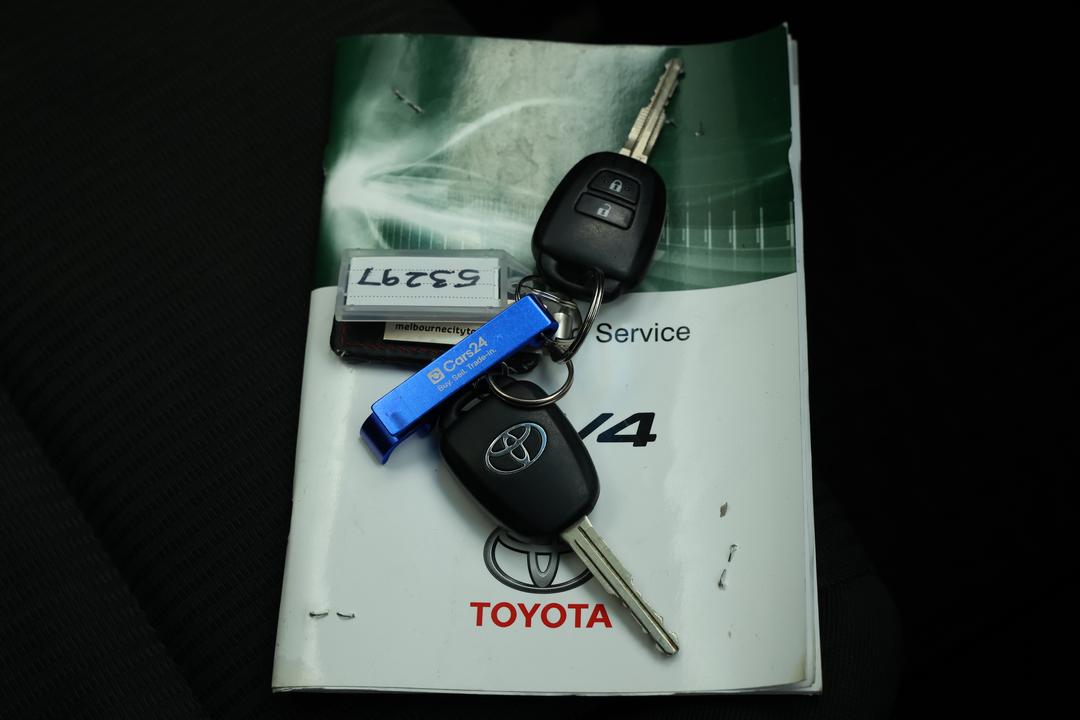 2017 Toyota RAV4 Gx (2WD), Automatic, 114101 km, Key Close-up