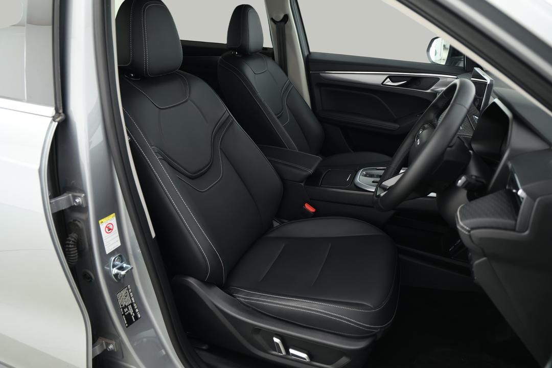 2025 GWM Haval Jolion Lux Hybrid, Automatic, 9311 km, Right Side Front Door Cabin View