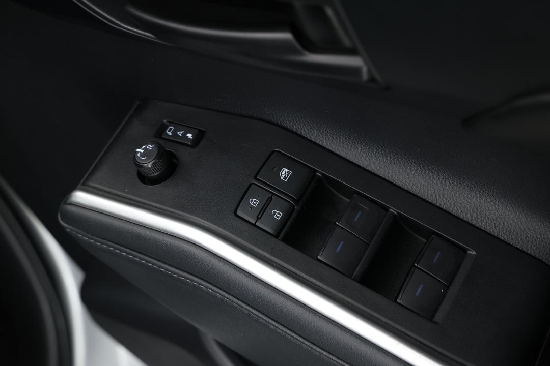 2022 Toyota Kluger Gx Hybrid AWD, Automatic, 71784 km, Drivers Side Door Panel Controls