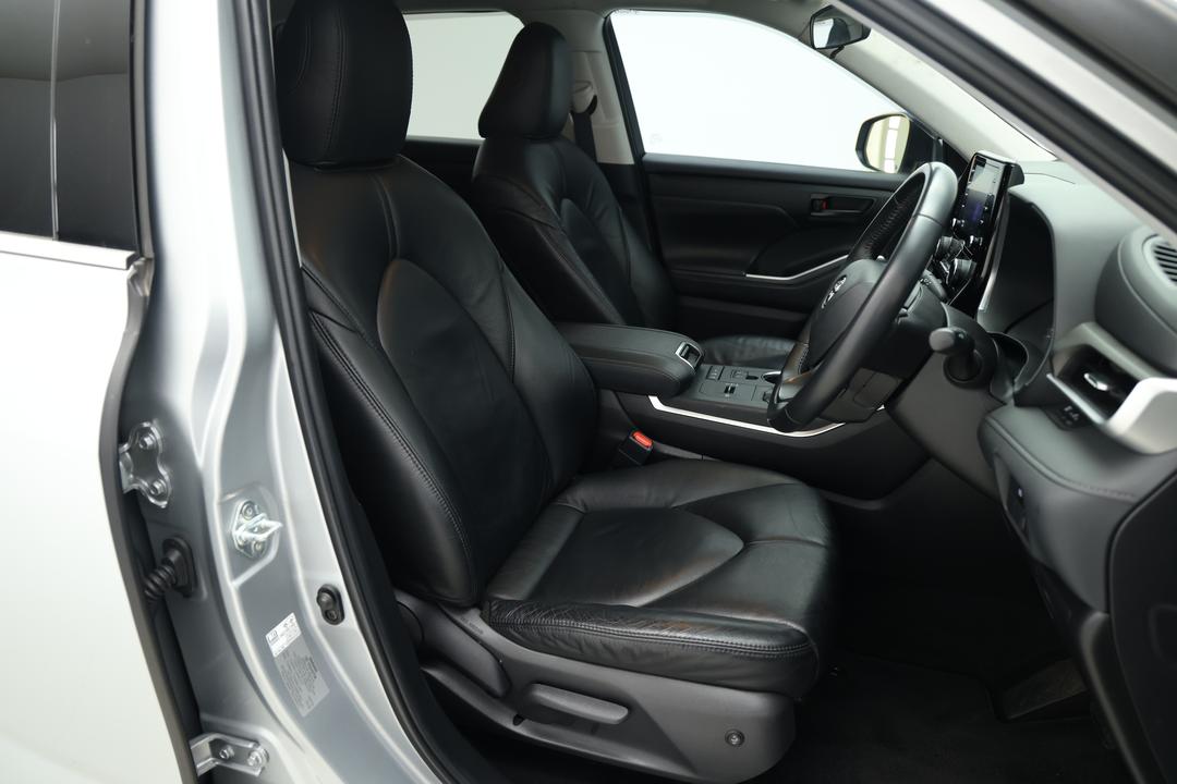 2022 Toyota Kluger Gx Hybrid AWD, Automatic, 71784 km, Right Side Front Door Cabin View