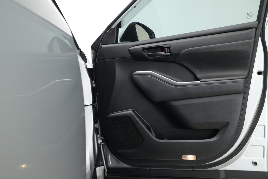 2022 Toyota Kluger Gx Hybrid AWD, Automatic, 71784 km, Speaker View