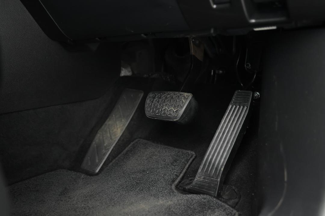 2022 Toyota Kluger Gx Hybrid AWD, Automatic, 71784 km, Pedals and Footmat