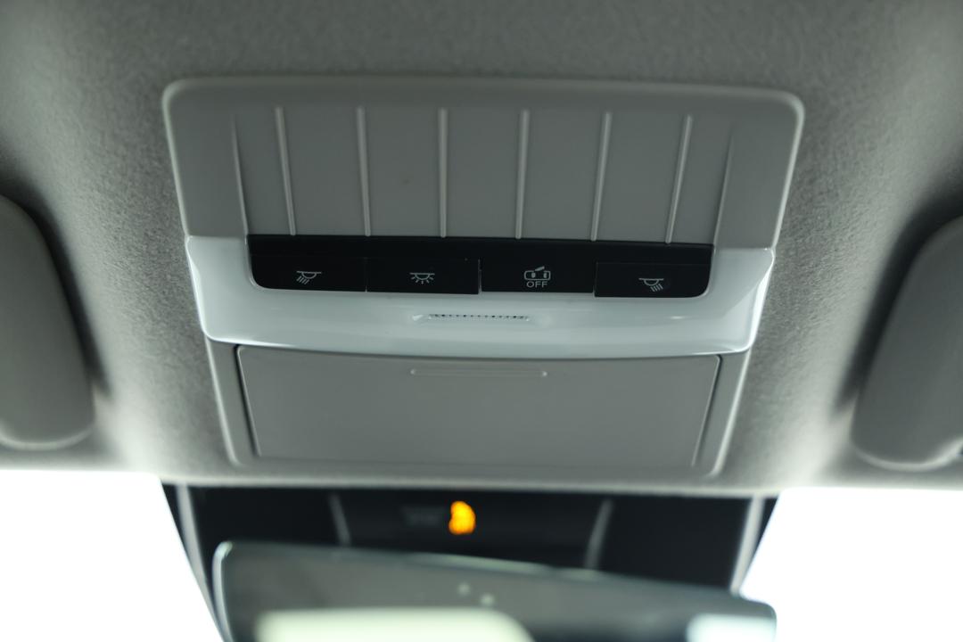 2024 Mitsubishi Triton Gls (4x4), Automatic, 40282 km, On-Roof Controls/Sunglass holder