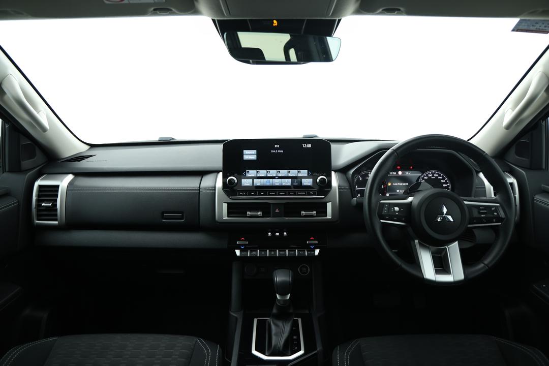 2024 Mitsubishi Triton Gls (4x4), Automatic, 40282 km, Dashboard View