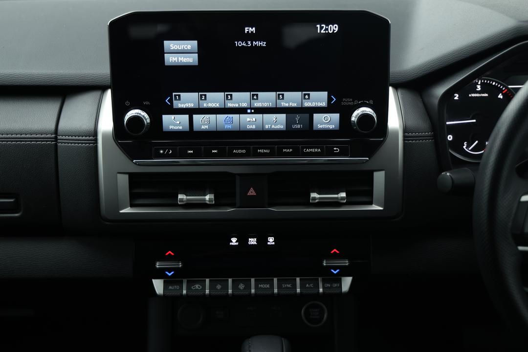 2024 Mitsubishi Triton Gls (4x4), Automatic, 40282 km, Center Console